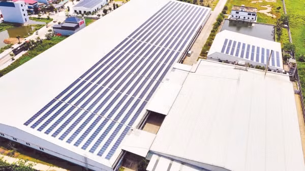 Các doanh nghiệp quan tâm hơn đến lắp đặt hệ thống điện mặt trời áp mái để phục vụ sản xuất.