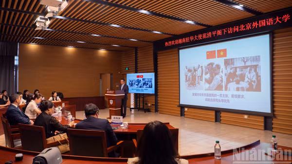 Quang cảnh buổi giao lưu, nói chuyện chuyên đề “Giao lưu văn hóa-du lịch-giáo dục Việt Nam-Trung Quốc.