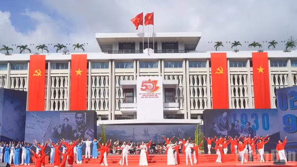 [Ảnh] Thành phố Hồ Chí Minh tổng duyệt Lễ kỷ niệm 50 năm thành phố mang tên Bác Hồ