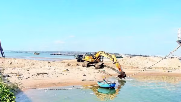 Khu vực cửa biển Cảng Phan Thiết bị bồi lấp.