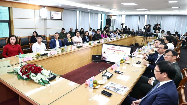 Quang cảnh lễ phát động.