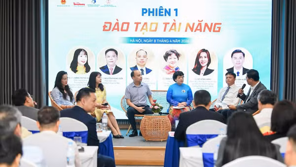 Phiên tọa đàm “Đào tạo tài năng” và “Chính sách thu hút, đãi ngộ tài năng trong bối cảnh mới” được thảo luận sôi nổi.