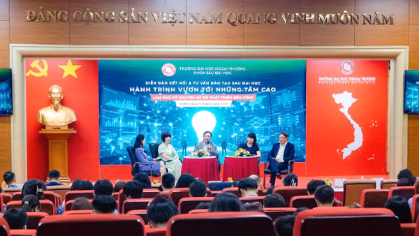 Quang cảnh diễn đàn kết nối và tư vấn đào tạo sau đại học.