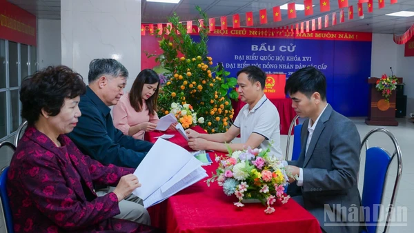 Tại tổ bầu cử số 2, khu vực 13 xã Thuận An (Thành phố Hà Nội) mọi công tác chuẩn bị cho "Ngày hội non sông" đã sẵn sàng.