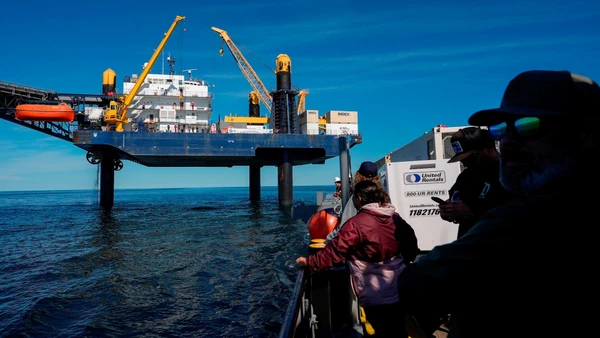 Tàu Robert thực hiện chuyến thám hiểm quốc tế nhằm tìm kiếm nước ngọt dưới đại dương.