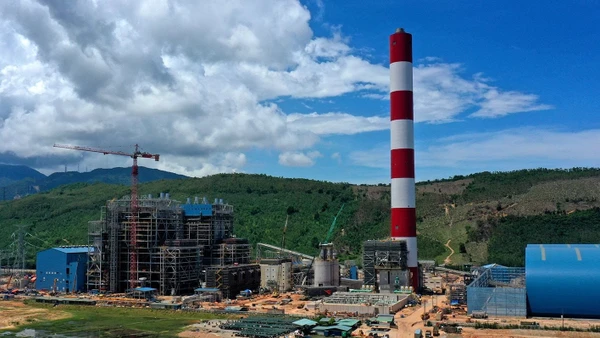 Dự án Nhà máy Nhiệt điện Quảng Trạch 1 do EVN làm chủ đầu tư, về cơ bản đã hoàn thành đáp ứng tiến độ với gói thầu EPC, tiến độ hòa đồng bộ Tổ máy 1 trong năm 2025 và phát điện các tổ máy trong năm 2026. (Ảnh Ngọc Hà) 