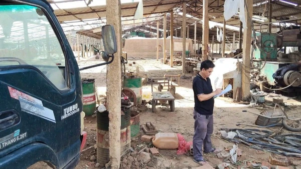 Cán bộ Bảo hiểm Agribank nhanh chóng xuống hiện trường triển khai công tác giám định thiệt hại khi bão, lũ vừa rút.