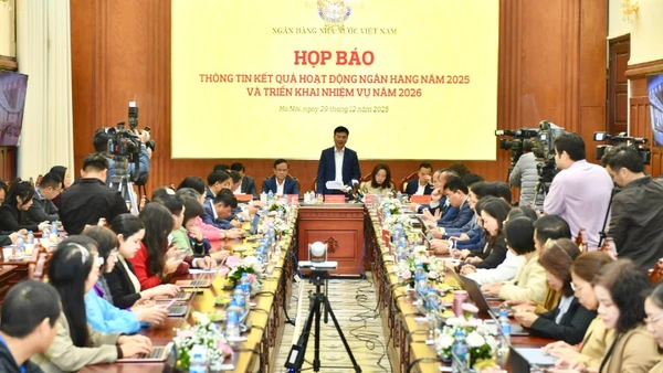 Toàn cảnh cuộc họp báo.