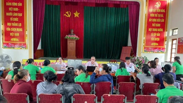 Các điểm giao dịch của Phòng Giao dịch Ngân hàng Chính sách xã hội Diễn Châu tích cực phục vụ nhân dân vay vốn ưu đãi thuận lợi.