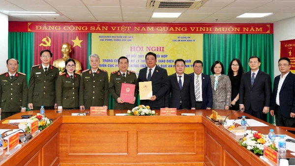 Lễ ký kết giữa đại diện Cục Phòng, chống rửa tiền và Cục An ninh kinh tế.