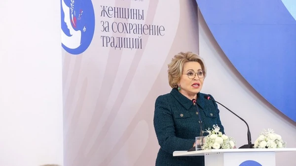 Chủ tịch Hội đồng Liên bang Nga Valentina Matviyenko phát biểu tại diễn đàn. (Ảnh: RGRU)