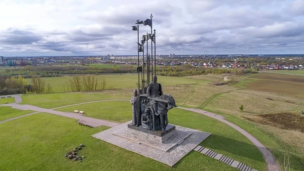 Tượng đài "Trận chiến trên băng" tưởng nhớ vị chỉ huy Alexander Nevsky.