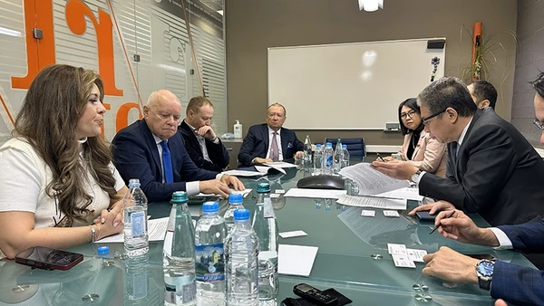 Đại sứ Việt Nam tại Liên bang Nga Đặng Minh Khôi gặp, làm việc với Tập đoàn truyền thông Rossyia Segodnya.