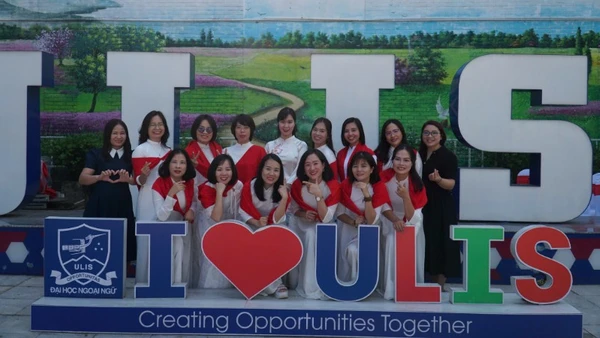 Khoa Ngôn ngữ và Văn hóa Trung Quốc và Khoa Ngôn ngữ và Văn hóa Nga - hai đơn vị có lịch sử lâu đời của Trường Đại học Ngoại ngữ-Đại học Quốc gia Hà Nội, tổ chức lễ kỷ niệm 70 năm thành lập.