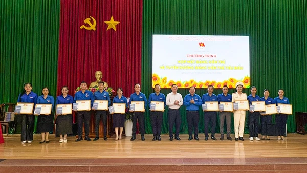 Tuyên dương Đảng viên trẻ tiêu biểu