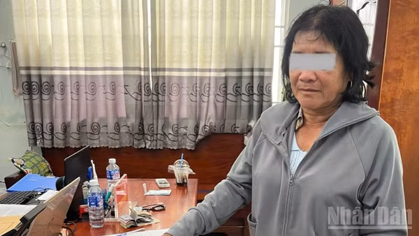 Đối tượng Huỳnh Thị Luyến Anh tại cơ quan công an.