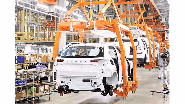 Dây chuyền sản xuất ô-tô của Nhà máy ô-tô Thành Công Việt Hưng (Quảng Ninh).