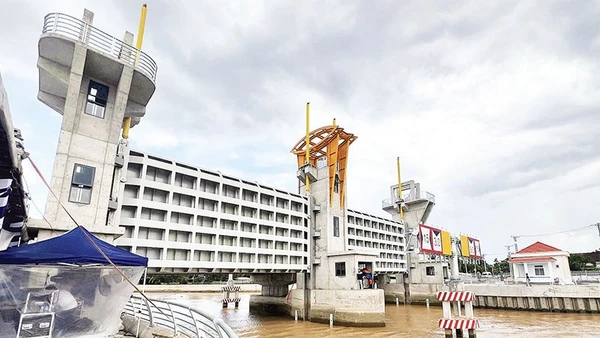 Dự án Hạ tầng thiết yếu hỗ trợ phát triển vùng cây ăn trái hoa kiểng khu vực Mỏ Cày Bắc và Chợ Lách vừa hoàn thành đưa vào sử dụng.