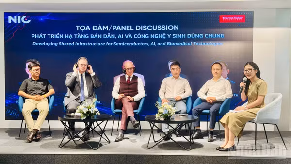 Các diễn giả đã trao đổi thẳng thắn các định hướng chính sách, cung cấp góc nhìn từ doanh nghiệp và những đề xuất hợp tác nhằm góp phần nâng cao năng lực của Việt Nam trong chuỗi giá trị công nghệ toàn cầu. (Ảnh: HNV)