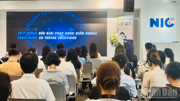 Lễ khởi động dự án quy tụ đại diện từ các cơ quan chính phủ, các đối tác phát triển, khu vực tư nhân, cộng đồng học thuật, các tổ chức thanh niên cùng các bên liên quan trong hệ sinh thái đổi mới sáng tạo. (Ảnh: HNV)
