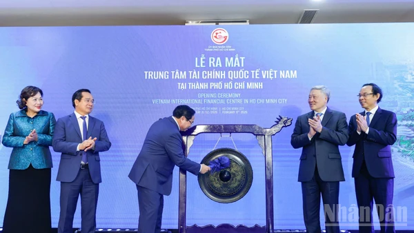 Việt Nam vươn mình trên bản đồ tài chính toàn cầu.