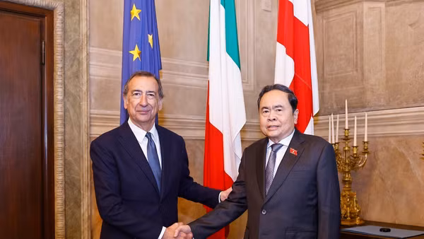 Chủ tịch Quốc hội Trần Thanh Mẫn tiếp Thị trưởng thành phố Milan Giuseppe Sala. (Ảnh: TTXVN)