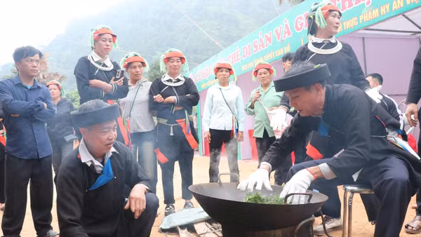 Xã Cao Bồ, tỉnh Tuyên Quang tổ chức Lễ hội "Miền chè di sản" nhằm tôn vinh giá trị nghề làm chè thủ công truyền thống.