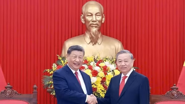 Tổng Bí thư Tô Lâm gặp hẹp Tổng Bí thư, Chủ tịch nước Trung Quốc Tập Cận Bình vào tháng 4/2025 tại Hà Nội. (Ảnh: TTXVN)