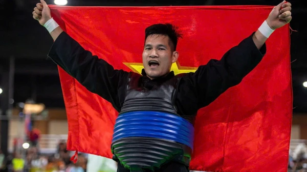 Nguyễn Duy Tuyến đoạt HCV Pencak silat hạng 90kg.