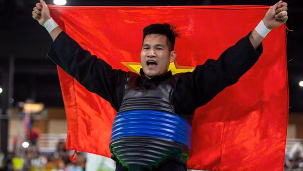 Nguyễn Duy Tuyến đoạt HCV Pencak silat hạng 90kg.