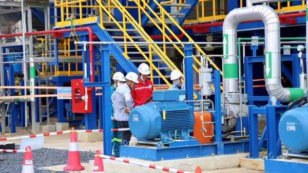 Kiểm tra thiết bị tại Nhà máy điện Nhơn Trạch 3-4.