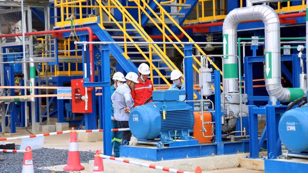 Kiểm tra thiết bị tại Nhà máy điện Nhơn Trạch 3-4.