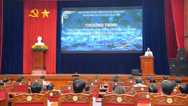 Quang cảnh chương trình phát động.
