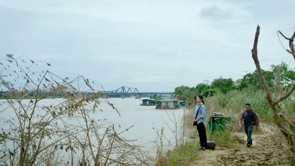 Phim Phù sa ngọt thể hiện sự gắn kết giữa sông Hồng và những con người của làng nghề gốm Bát Tràng.