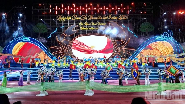 Tiết mục văn nghệ tổng hợp mở màn Khai mạc Ngày hội Cua Cà Mau lần thứ II, năm 2025.