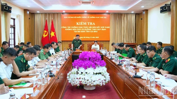 Đoàn công tác của Bộ Quốc phòng kiểm tra IUU tại Ban Chỉ huy Bộ đội Biên phòng Cà Mau. 