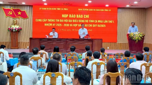 Thanh Hóa Thực Hiện Thắng Lợi Nhiệm Vụ Then Chốt, Trọng Tâm Quang Cảnh Cuộc Họp Báo Chiều 10/10.