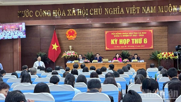 Phiên chất vấn và trả lời chất vấn sáng 9/12 tại kỳ họp cuối năm Hội đồng nhân dân tỉnh Cà Mau.