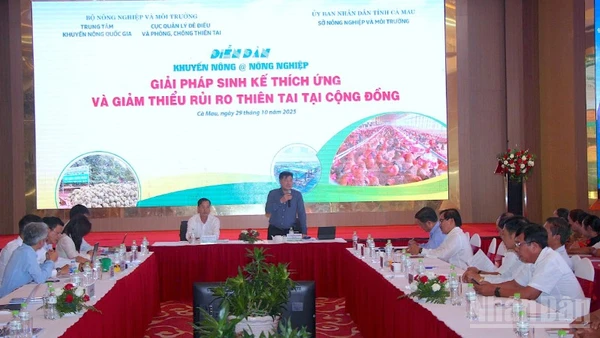 Quang cảnh Diễn đàn khuyến nông @ nông nghiệp, với chủ đề “Giải pháp sinh kế thích ứng và giảm thiểu rủi ro thiên tai tại cộng đồng”.