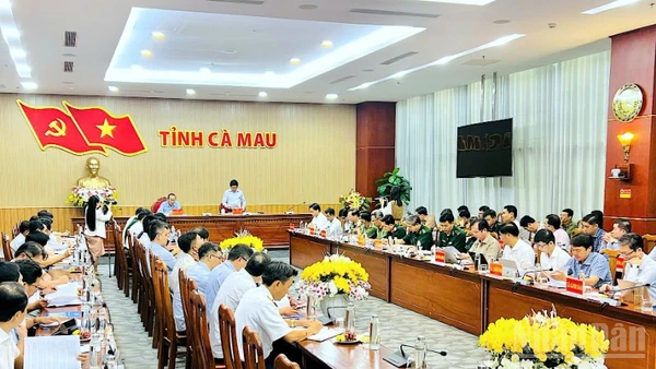 Đoàn công tác của Bộ Nông nghiệp và Môi trường làm việc với Ủy ban nhân dân tỉnh Cà Mau về IUU vào sáng 31/10.