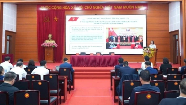 Hội nghị Ban Chấp hành Đảng bộ phường Long Biên (Hà Nội) ngày 5/12.