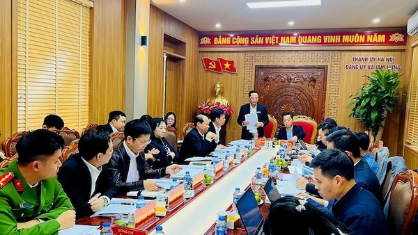 Đoàn giám sát số 14 của Ban Thường vụ Thành ủy Hà Nội làm việc với Đảng ủy xã Tam Hưng.