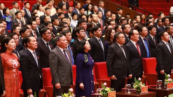 Thi Đua Yêu Nước Trong Giai Đoạn Mới Các Đại Biểu Thực Hiện Nghi Thức Chào Cờ.