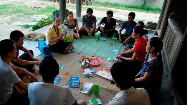 Tuyên truyền phòng, chống HIV/AIDS đến tận các bản làng xa xôi.