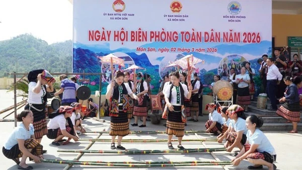 Sôi nổi Ngày hội Biên phòng toàn dân ở biên giới Nghệ An.
