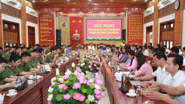Toàn cảnh hội nghị.
