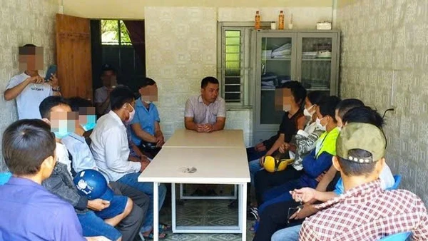 Một buổi tuyên truyền về HIV/AIDS cho những người có nguy cơ cao của nhóm Sao Va.