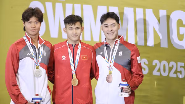 Kình ngư Phạm Thanh Bảo thi đấu xuất sắc, mang về tấm HCV nội dung 200m ếch nam với thành tích 2 phút 12,81 giây. Ảnh: TTXVN phát