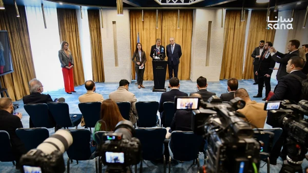 Phái đoàn Hội đồng Bảo an Liên hợp quốc họp báo tại Damascus, ngày 4/12/2025. (Ảnh: Hãng thông tấn SANA)