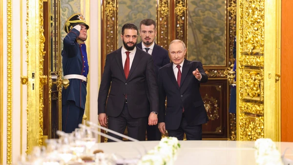 Tổng thống Nga Vladimir Putin tiếp Tổng thống lâm thời Syria Ahmed al-Sharaa. Ảnh: Kremlin